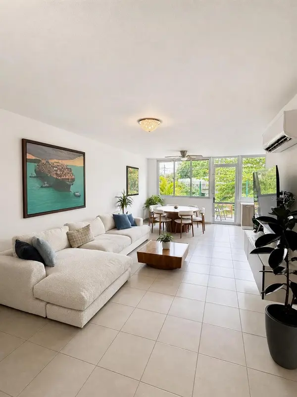 107 Rotonda TRAFALGAR SQUARE, Guaynabo, PR 00969