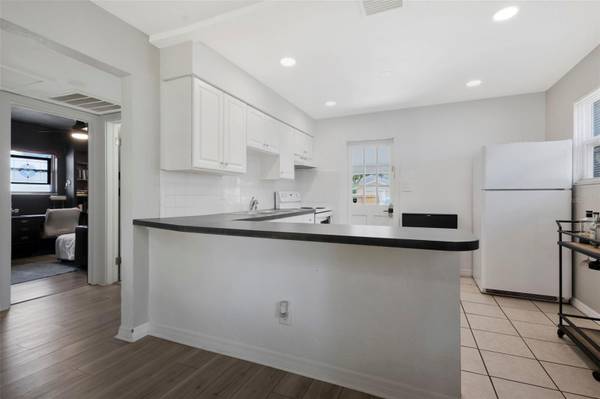 4420 DR MARTIN LUTHER KING JR ST N, St Petersburg, FL, 33703 photo 8