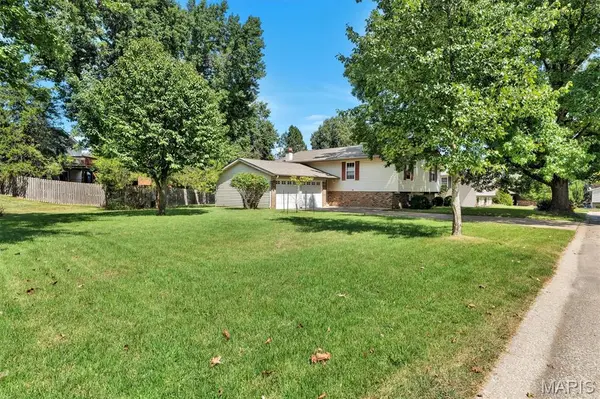 12177 Rain Hollow CT, Maryland Heights, MO 63043
