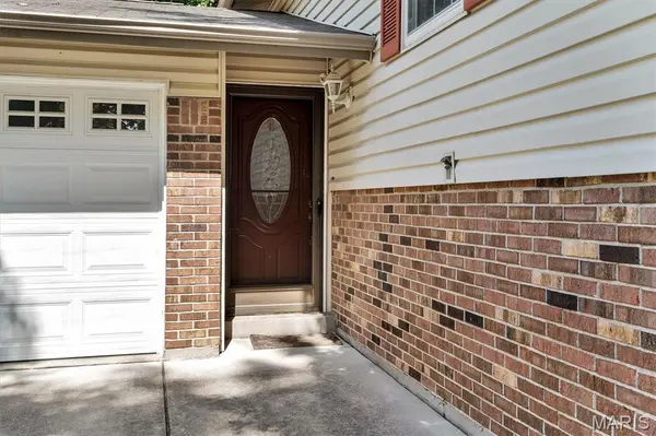12177 Rain Hollow CT, Maryland Heights, MO 63043