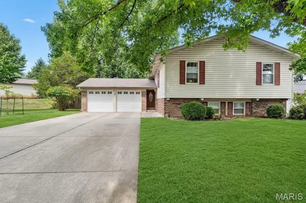 12177 Rain Hollow CT, Maryland Heights, MO 63043