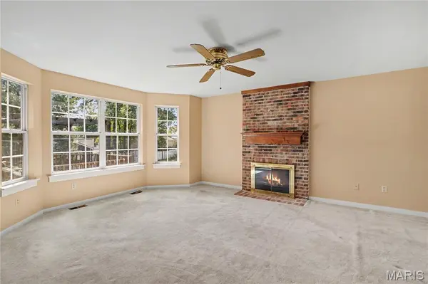 638 Old Ballwin RD, Ballwin, MO 63021