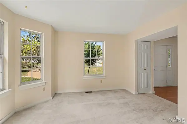 638 Old Ballwin RD, Ballwin, MO 63021
