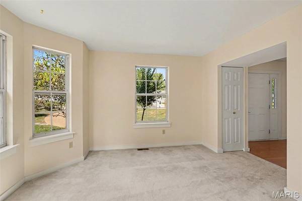 638 Old Ballwin RD, Ballwin, MO 63021