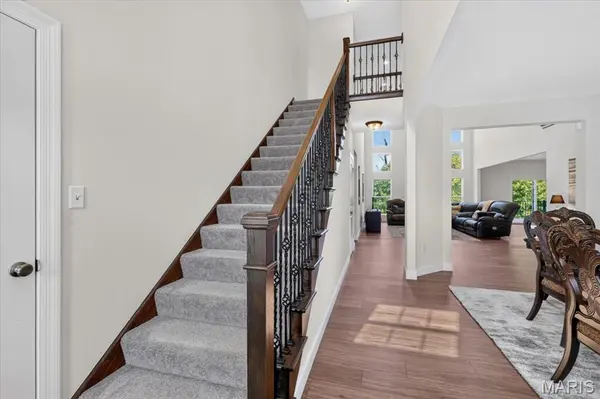 823 Silver Buck LN, Chesterfield, MO 63005