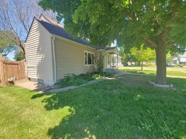 311 54th ST, Moline, IL 61265