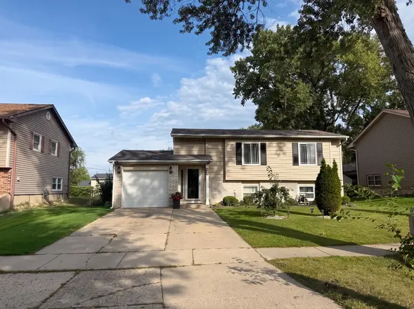 753 Macarthur DR, Buffalo Grove, IL 60089
