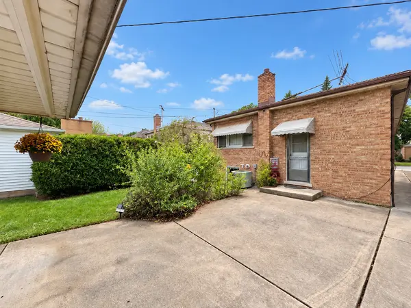 7719 W Jarvis AVE, Chicago, IL 60631