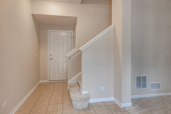 726 Summit LN, Vernon Hills, IL 60061