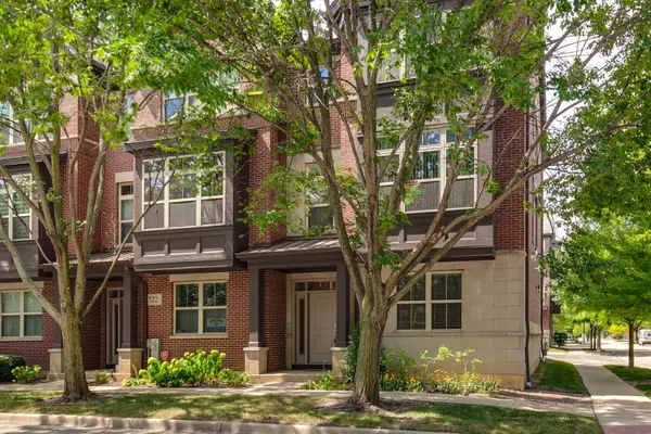 726 Summit LN, Vernon Hills, IL 60061