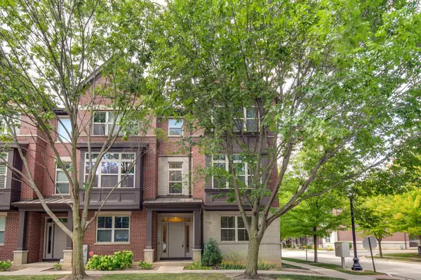 726 Summit LN, Vernon Hills, IL 60061