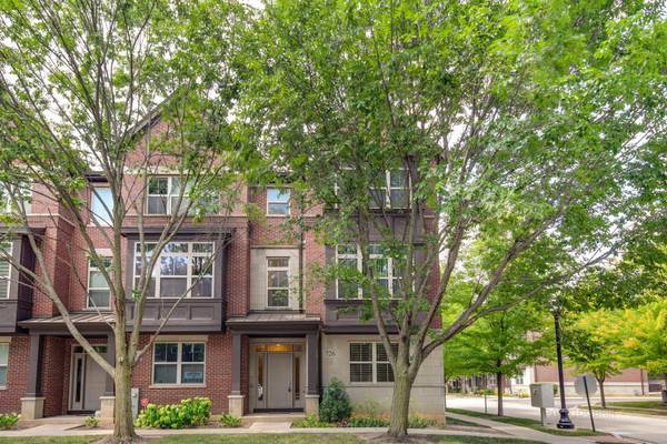 726 Summit LN, Vernon Hills, IL 60061