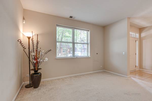 726 Summit LN, Vernon Hills, IL 60061