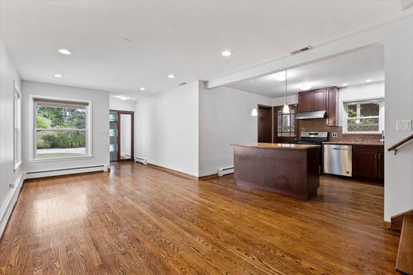 5768 N Lacey AVE, Chicago, IL 60646