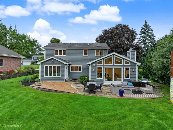 26W355 Blackhawk DR, Wheaton, IL 60189