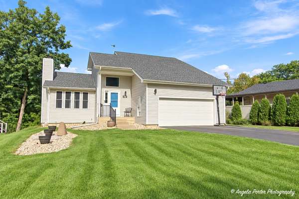 4103 Westwood DR, Wonder Lake, IL 60097
