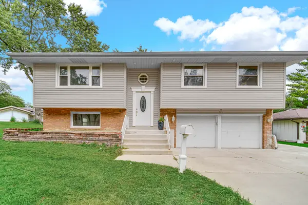 515 Falmouth LN, Schaumburg, IL 60193