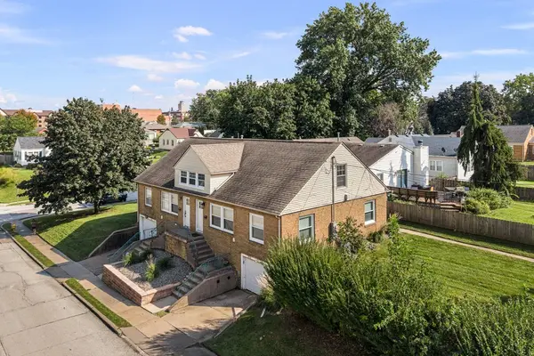 907 W Lombard ST, Davenport, IA 52804