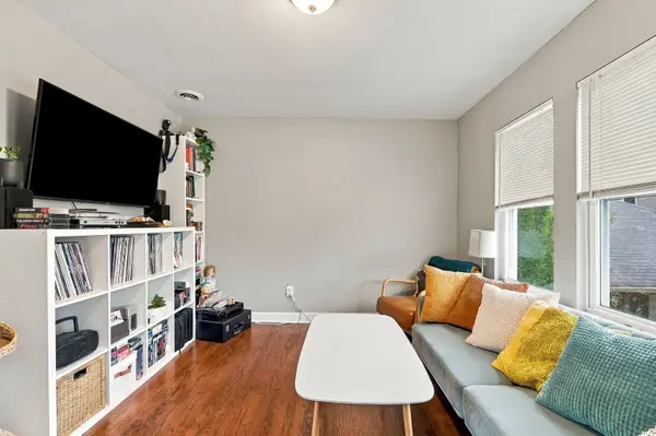 4027 N Kilbourn AVE #2R, Chicago, IL 60641