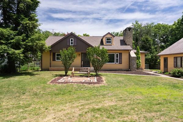 1220 54 Street CT, Moline, IL 61265