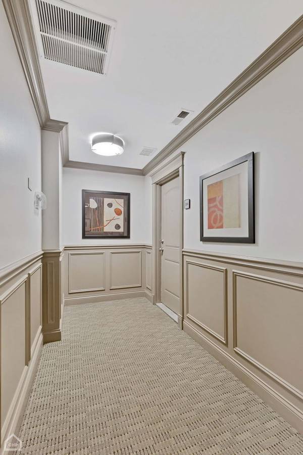 4705 S Champlain AVE #303, Chicago, IL 60615