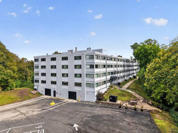 2100 Valkyrie DR NW #201, Rochester, MN 55901