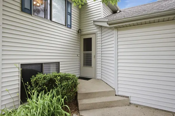 2830 32nd ST S, Moorhead, MN 56560
