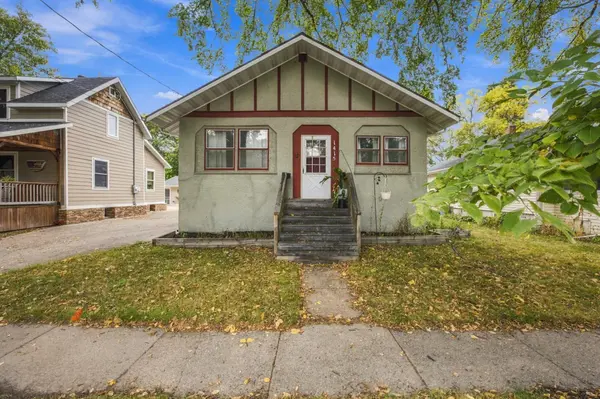 1415 8th AVE S, Fargo, ND 58103