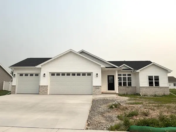 2050 BEAR PAW TRL, Sherwood, WI 54130