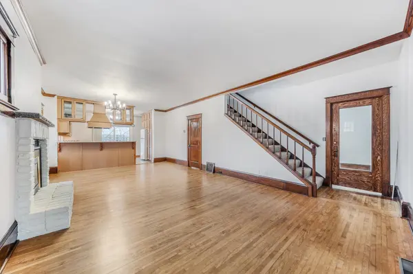 1721 W MAIN ST, Little Chute, WI 54140