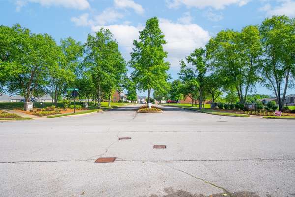 1113 Chickadee Cir, Hermitage, TN 37076