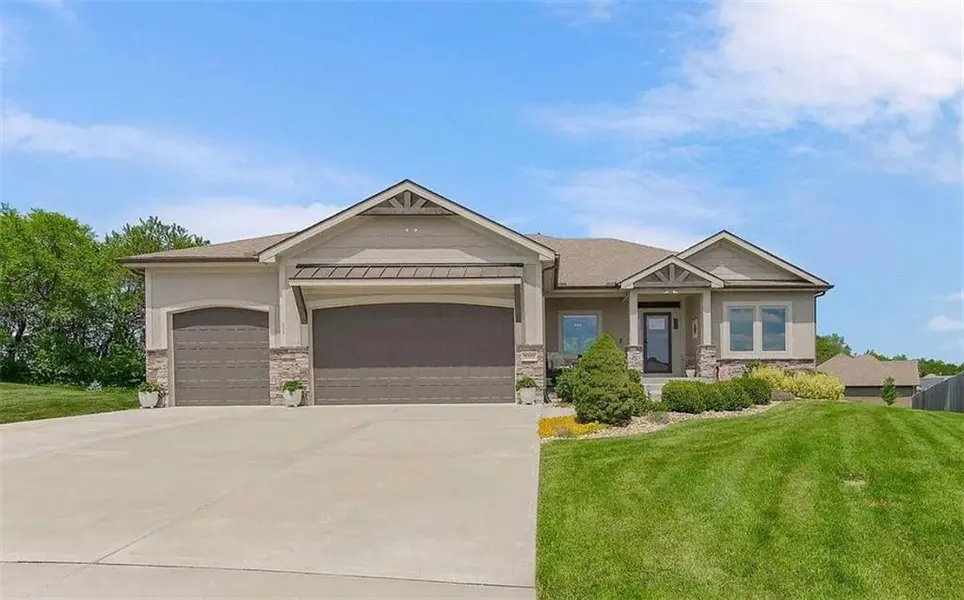 9305 SW Sushi CIR, Lee's Summit, MO 64064