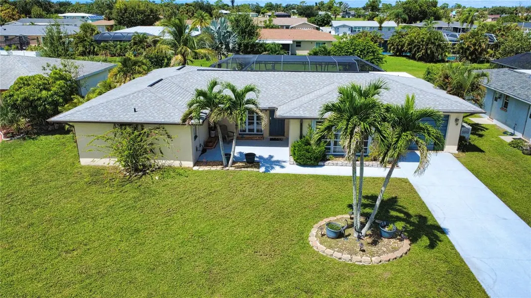 12 GOLFVIEW RD, Rotonda West, FL 33947