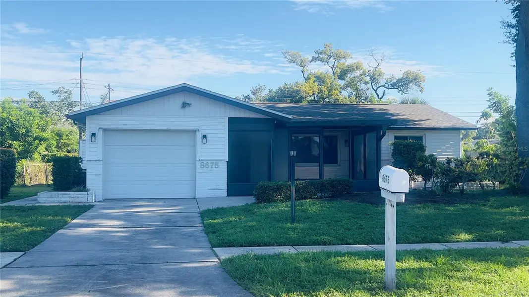 8675 LANTANA DR, Seminole, FL 33777