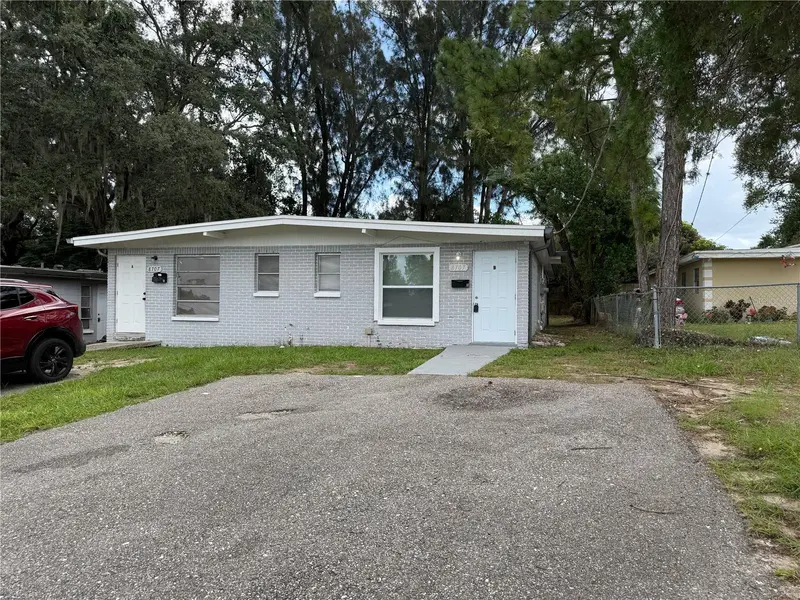 8707 N MANDARINE PL #B, Tampa, FL 33617