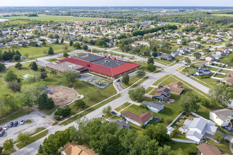 239 Willow RD, Matteson, IL 60443