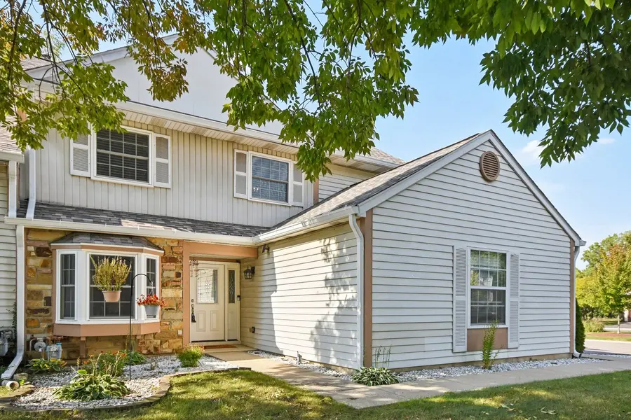 345 Ascot LN, Streamwood, IL 60107