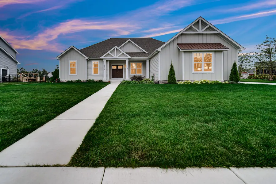 2502 Stirling DR, Valparaiso, IN 46383