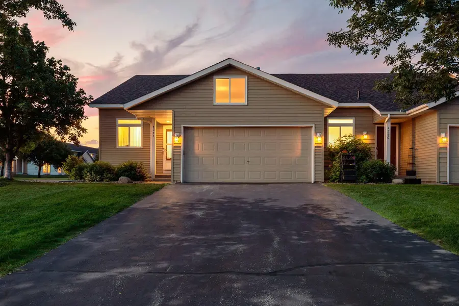 4244 Jarmann LN, Shakopee, MN 55379