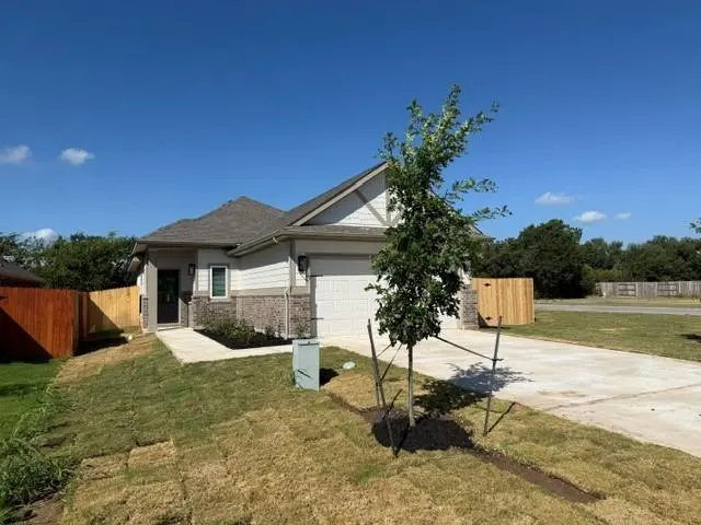 500 Gene Ray Ave, Bertram, TX 78605