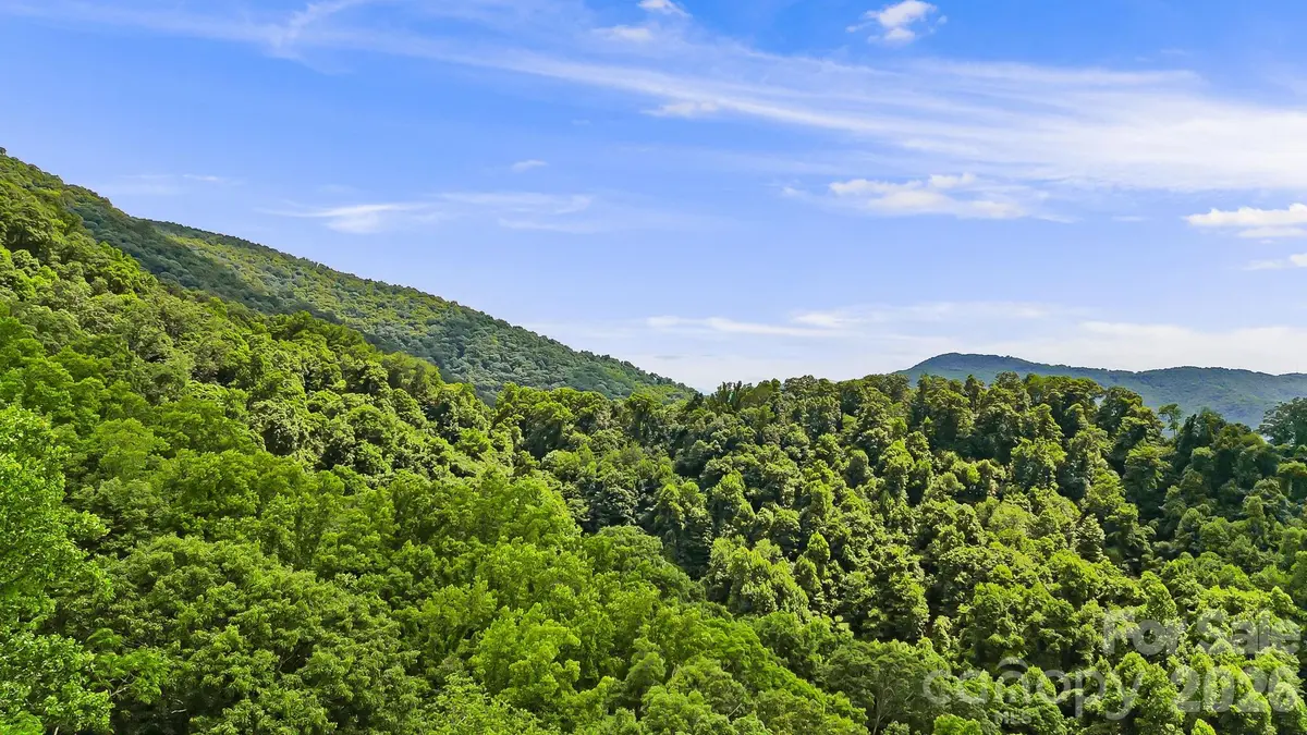 158 Sugar Cove RD, Weaverville, NC 28787