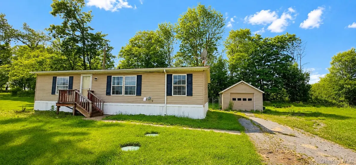 325 Mueller RD, Cochecton, NY 12726