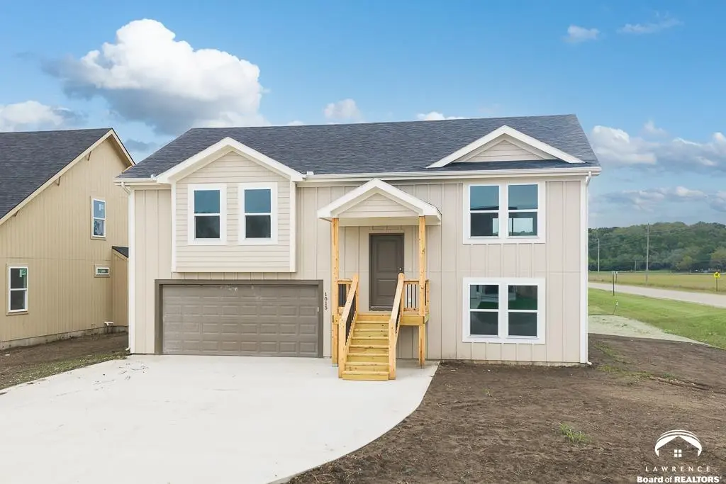 1015 2nd ST, Perry, KS 66073