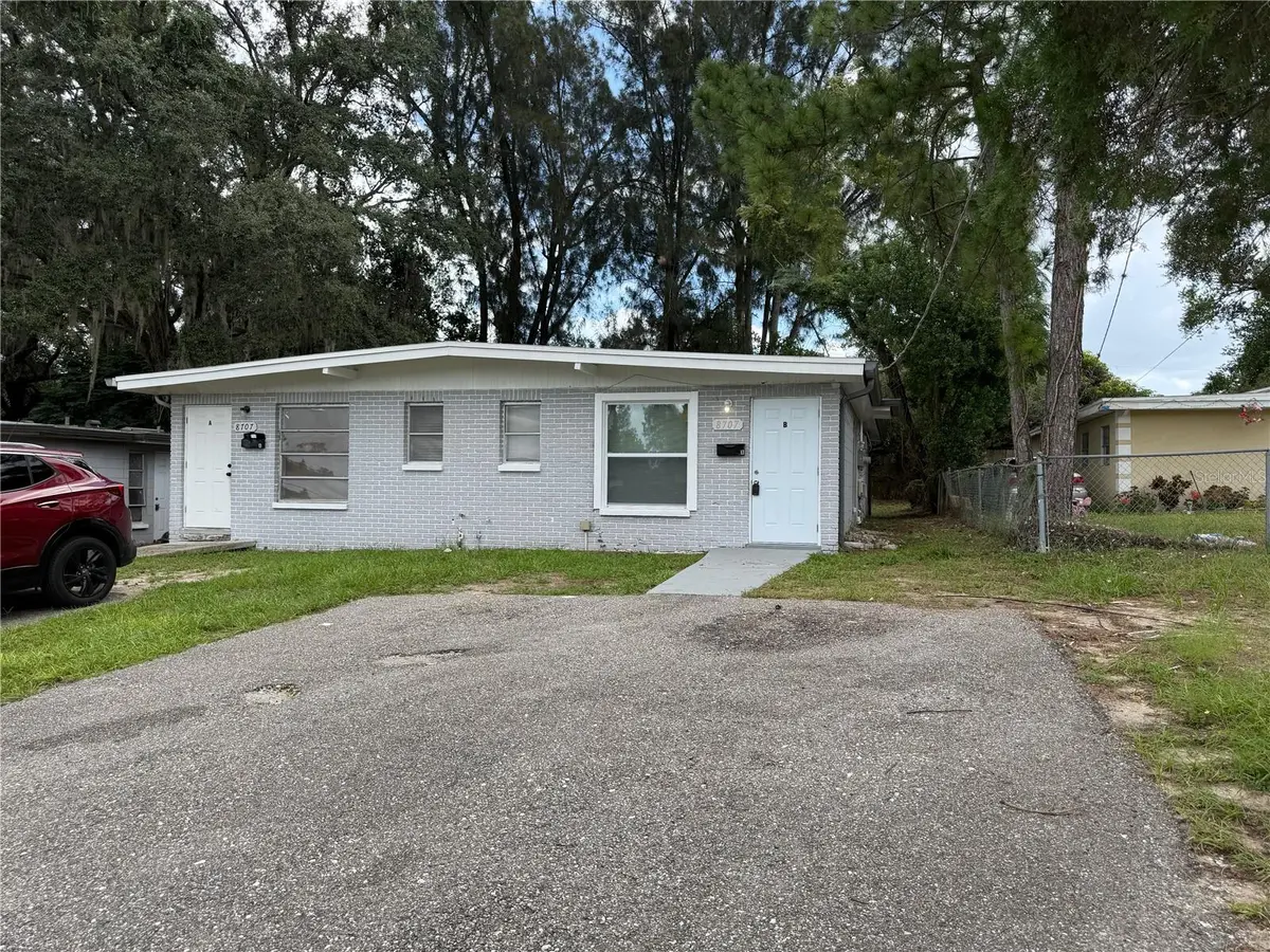 8707 N MANDARINE PL #B, Tampa, FL 33617