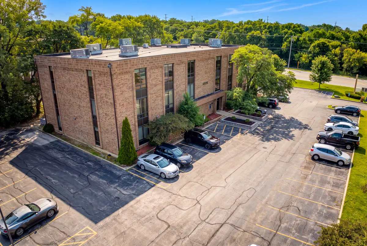6825 Hobson Valley DR, Woodridge, IL 60517