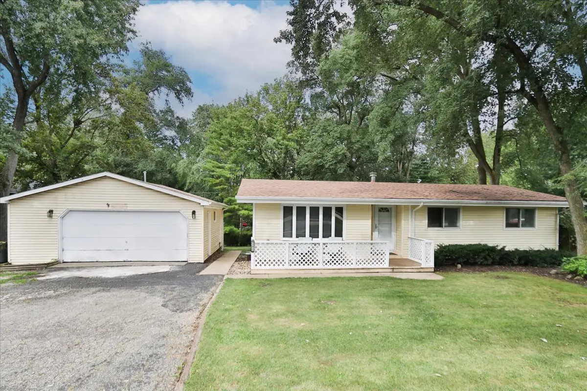 23874 N Echo Lake RD, Lake Zurich, IL 60047