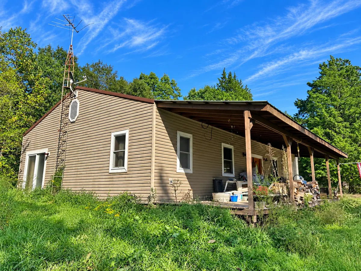 33 Karbers Ridge RD, Herod, IL 62947