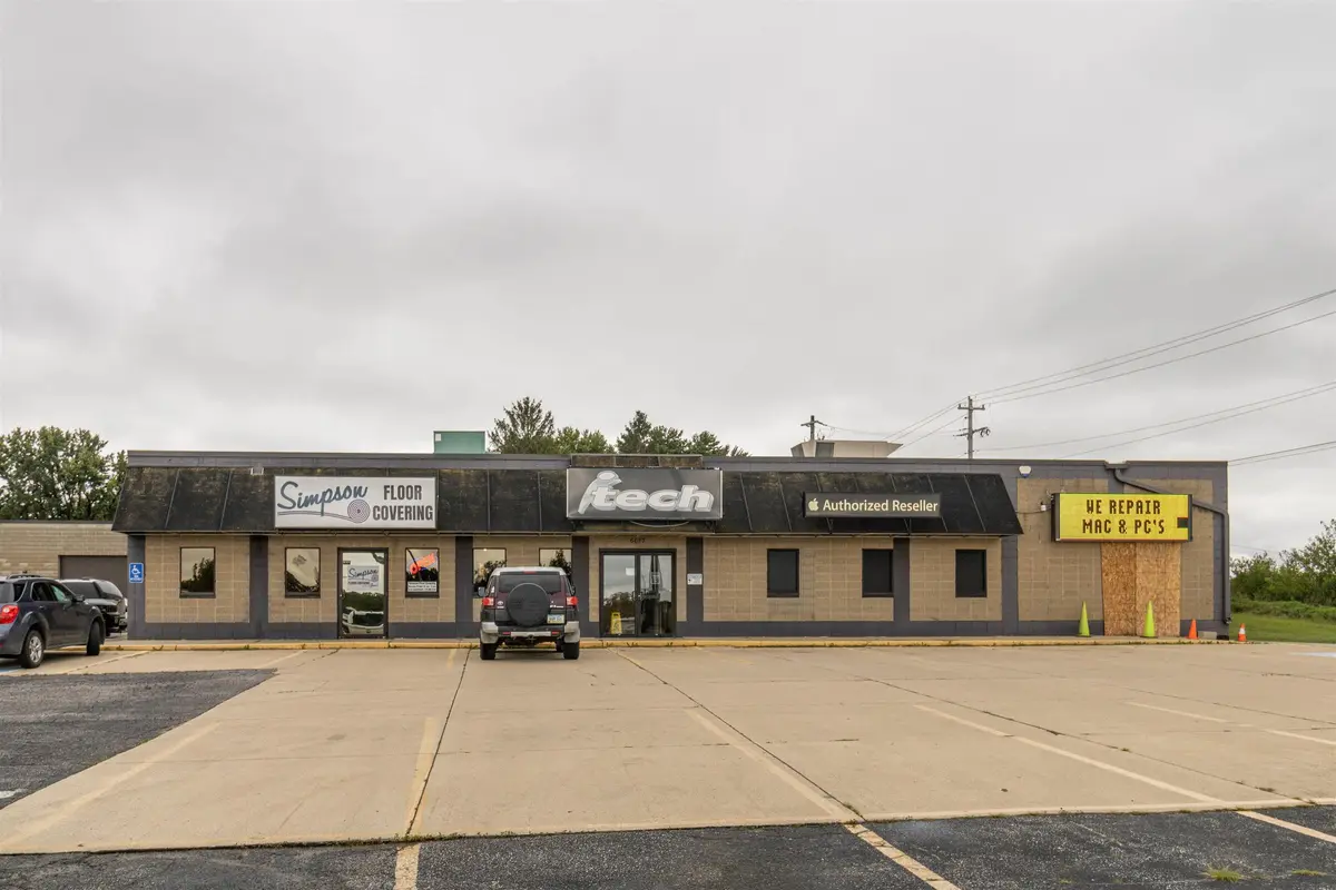 6027 University AVE, Cedar Falls, IA 50613