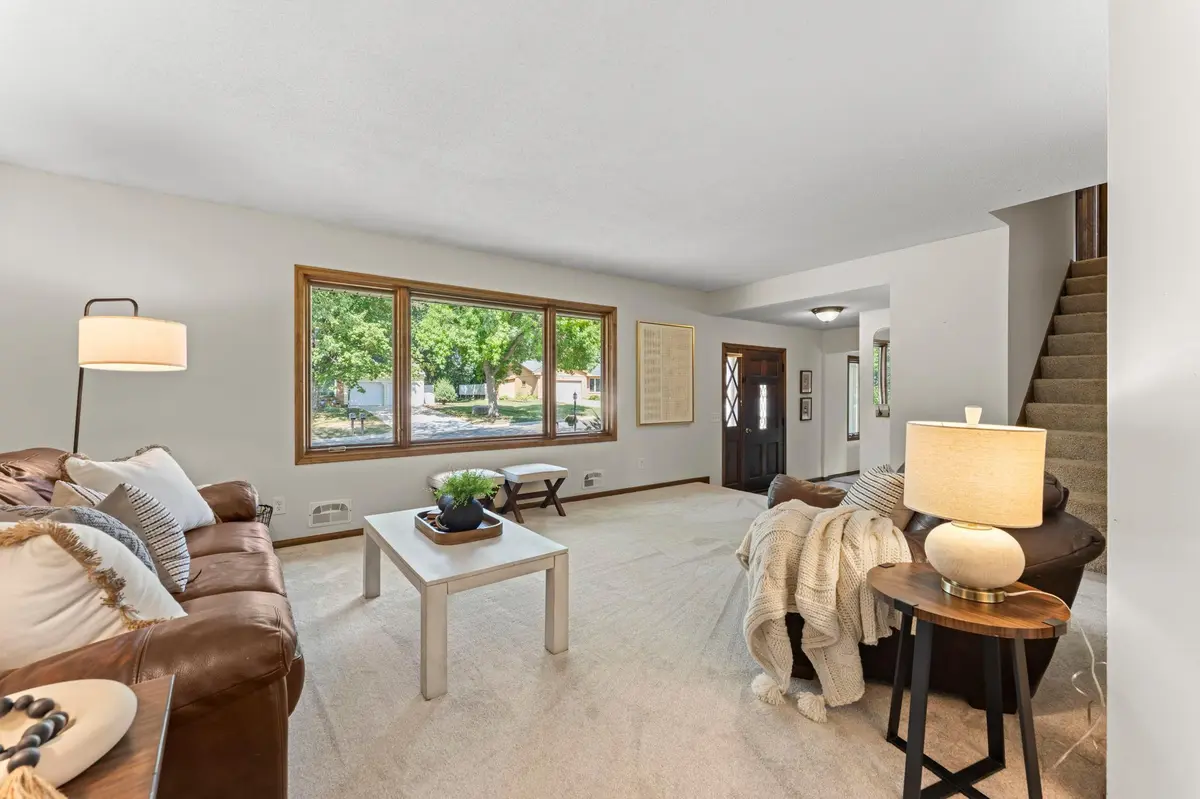 7181 Steepleview RD, Woodbury, MN 55125