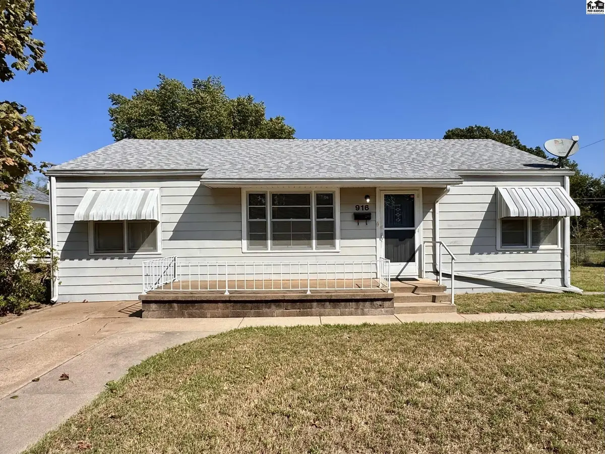 916 E 8th Ave, Hutchinson, KS 67501